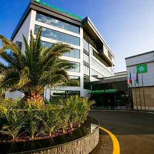 Отель Wyndham Garden, Баку